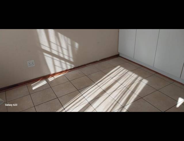 2 BEDROOM TOWNHOUSE FOR SALE IN VANDERBIJLPARK CE 2..
